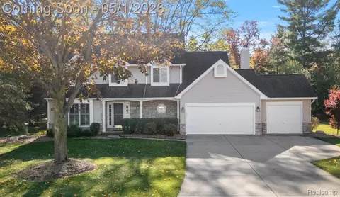 7280 Willow Oak Dr, West Bloomfield, MI 48324