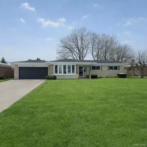 37319 Jerome Dr, Sterling Heights, MI 48312