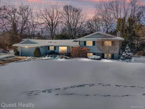 6702 Cathedral Dr, Bloomfield Hills, MI 48301