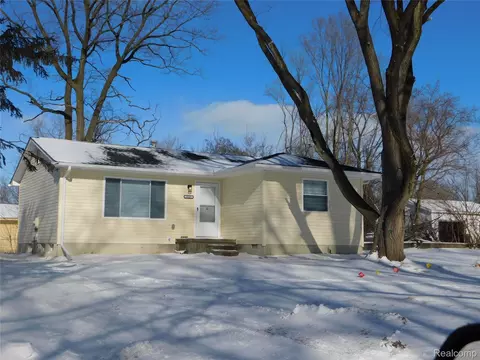 2727 Eaton Pl, Flint, MI 48506