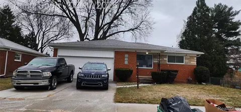 21792 Elmwood Ave, Eastpointe, MI 48021