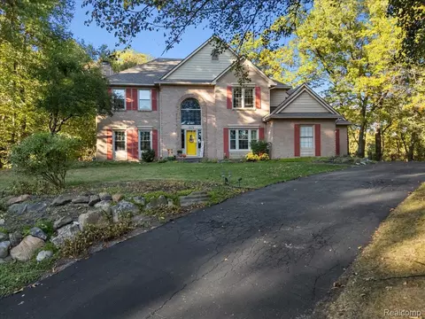5372 Princeton Ct, Genoa, MI 48116