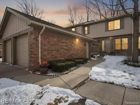 845 Langdon Ct, Rochester Hills, MI 48307