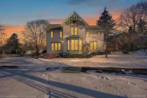 106 Lake St, Howell, MI 48843