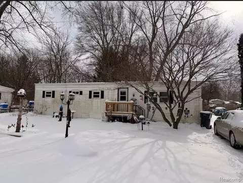 5742 Comanche Ln, Genoa, MI 48843 photo 1