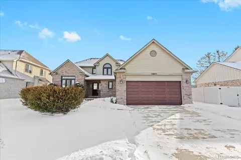 44808 Rivergate Dr, Clinton Township, MI 48038