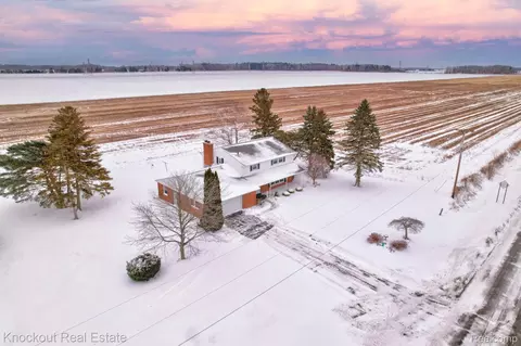 1105 S Mueller Rd, Blumfield, MI 48601