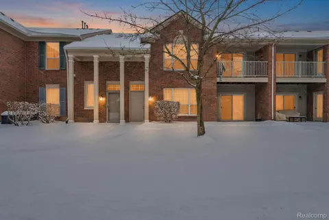8208 Chesapeake Cir, Commerce, MI 48390
