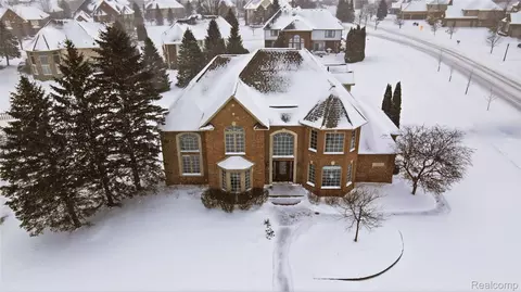 966 Majestic Dr, Rochester Hills, MI 48306
