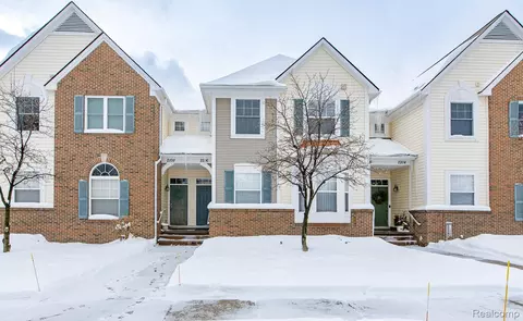 2206 Paradise Trl, Oxford, MI 48371