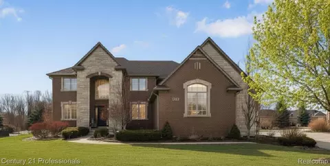 6024 Harbor Ct, Washington, MI 48094