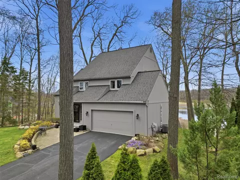 4965 Grover Dr, Genoa, MI 48116