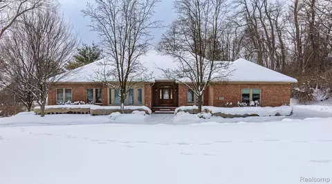 1550 Dakota Ct, Oxford, MI 48371