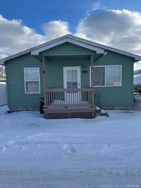 7819 Lake Dr, Algonac, MI 48001