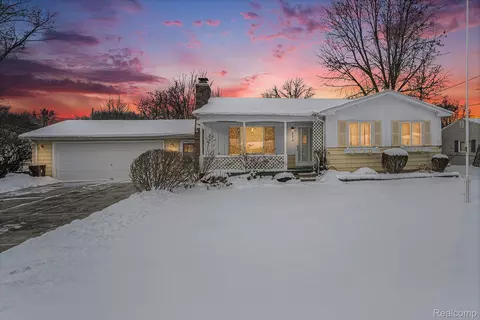 4418 Ashlawn Dr, Flint, MI 48507