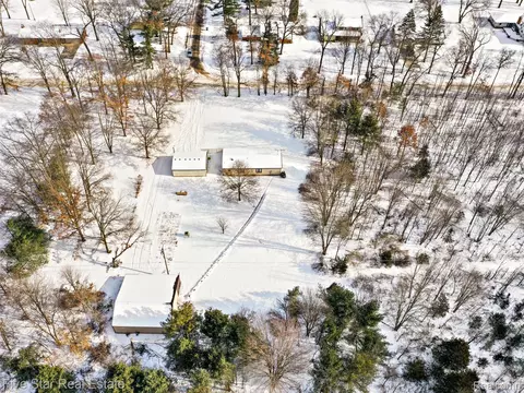 2185 Armond Rd, Howell, MI 48855 photo 3