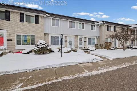 28028 Universal Dr, Warren, MI 48092