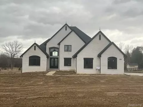 01 Bur Oak Ln, Oakland, MI 48363
