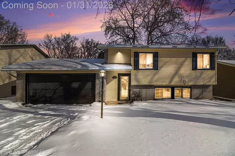 669 Provincetown Rd, Auburn Hills, MI 48326