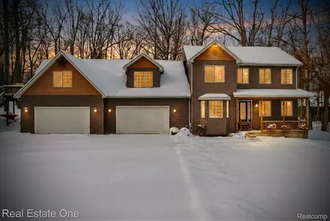 195 Corey Ln, Ortonville, MI 48462