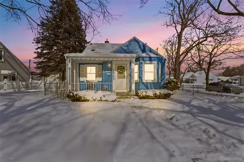 26104 Student, Redford, MI 48239