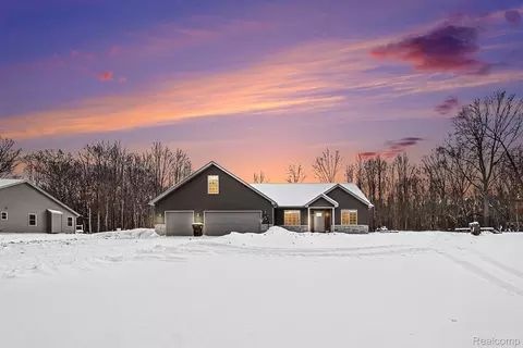6303 High Rd, Clay, MI 48001