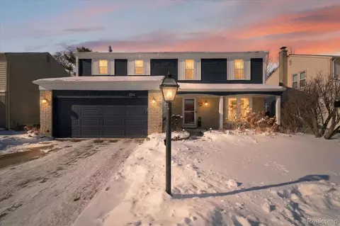 2112 E Roundtable Dr, Canton, MI 48188
