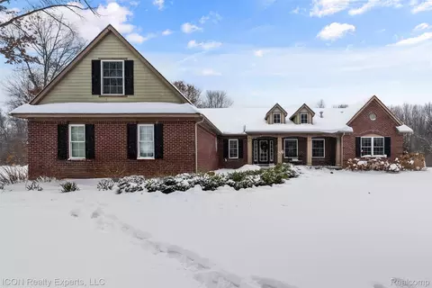 11185 Cassidy Trl, Springfield, MI 48350