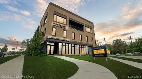 804 N Main St #2C, Rochester, MI 48307