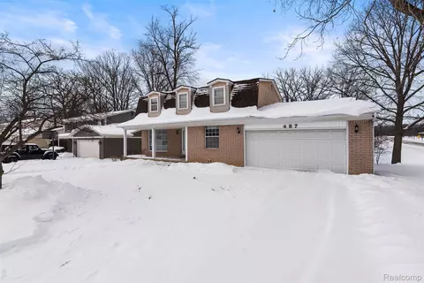487 Pinehurst Dr, Rochester Hills, MI 48309