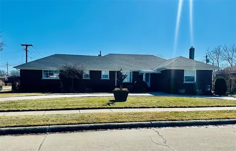 20880 Revere St, Saint Clair Shores, MI 48080