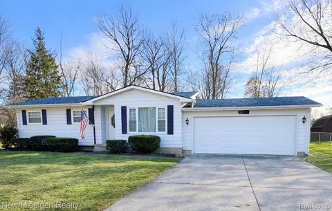 5511 Cottonwood Dr, Mundy, MI 48473