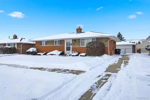 34044 Blackfoot St, Westland, MI 48185