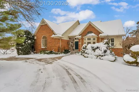 30603 Mystic Forest Dr, Farmington Hills, MI 48331