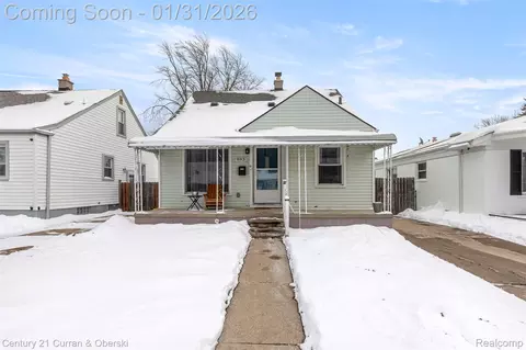 893 Cora St, Wyandotte, MI 48192