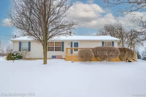 8247 N Center Rd, Mount Morris, MI 48458