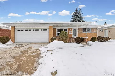 28423 James Dr, Warren, MI 48092