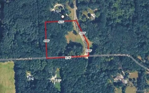 6065 Victoria Dr, Tyrone, MI 48430