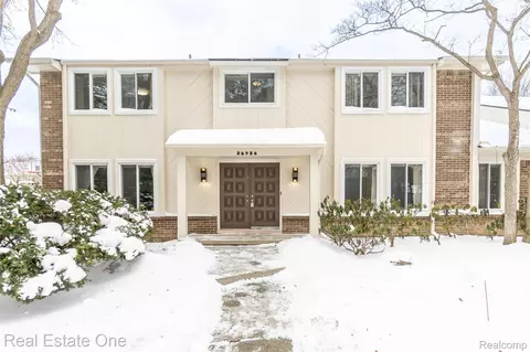 36926 Fox Gln, Farmington Hills, MI 48331