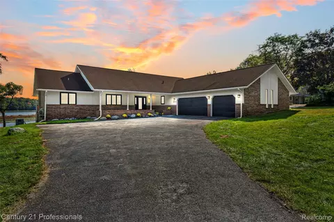 9060 Tindall Rd, Springfield, MI 48350