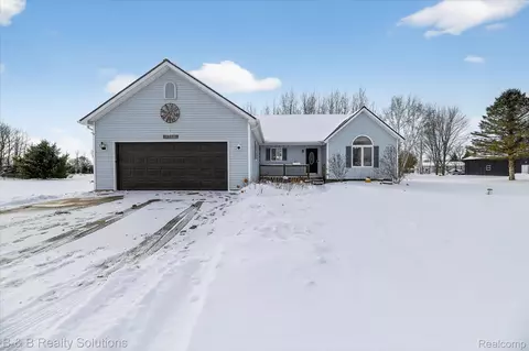 5769 Cobblestone Dr, Deerfield, MI 48461