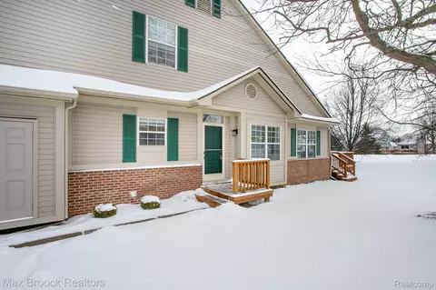 41621 Blair Dr, Novi, MI 48377