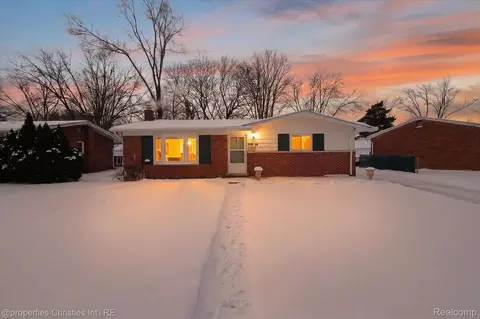 22216 N Brandon St, Farmington Hills, MI 48336