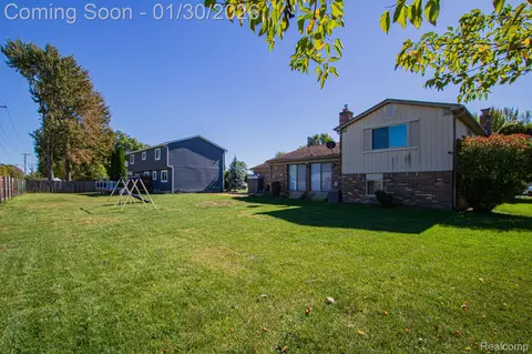 38684 Meadowlawn St, Wayne, MI 48184 photo 30