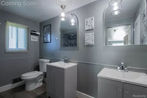 38684 Meadowlawn St, Wayne, MI 48184 photo 17