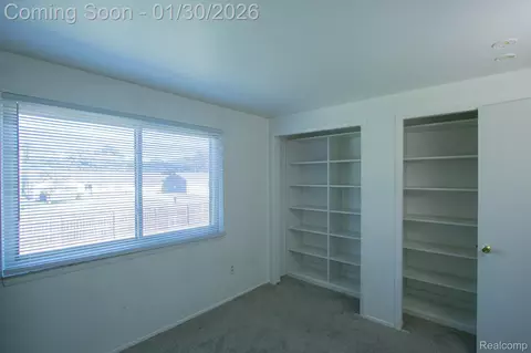 38684 Meadowlawn St, Wayne, MI 48184 photo 23