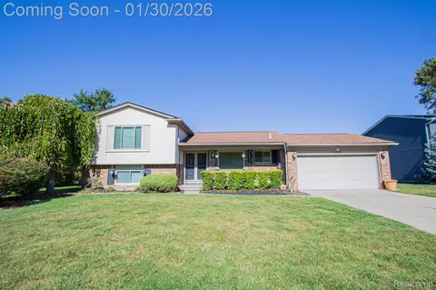 38684 Meadowlawn St, Wayne, MI 48184