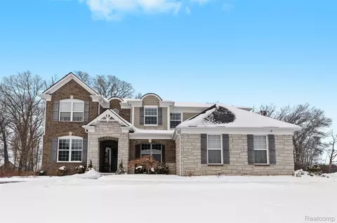 4522 Twin Beach Ct, West Bloomfield, MI 48323