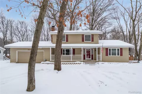 5050 Eagle Rd, White Lake, MI 48383