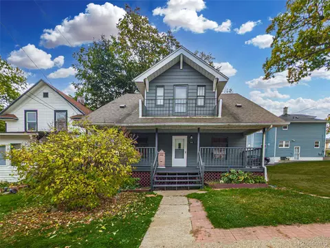 306 Whittemore St, Pontiac, MI 48342